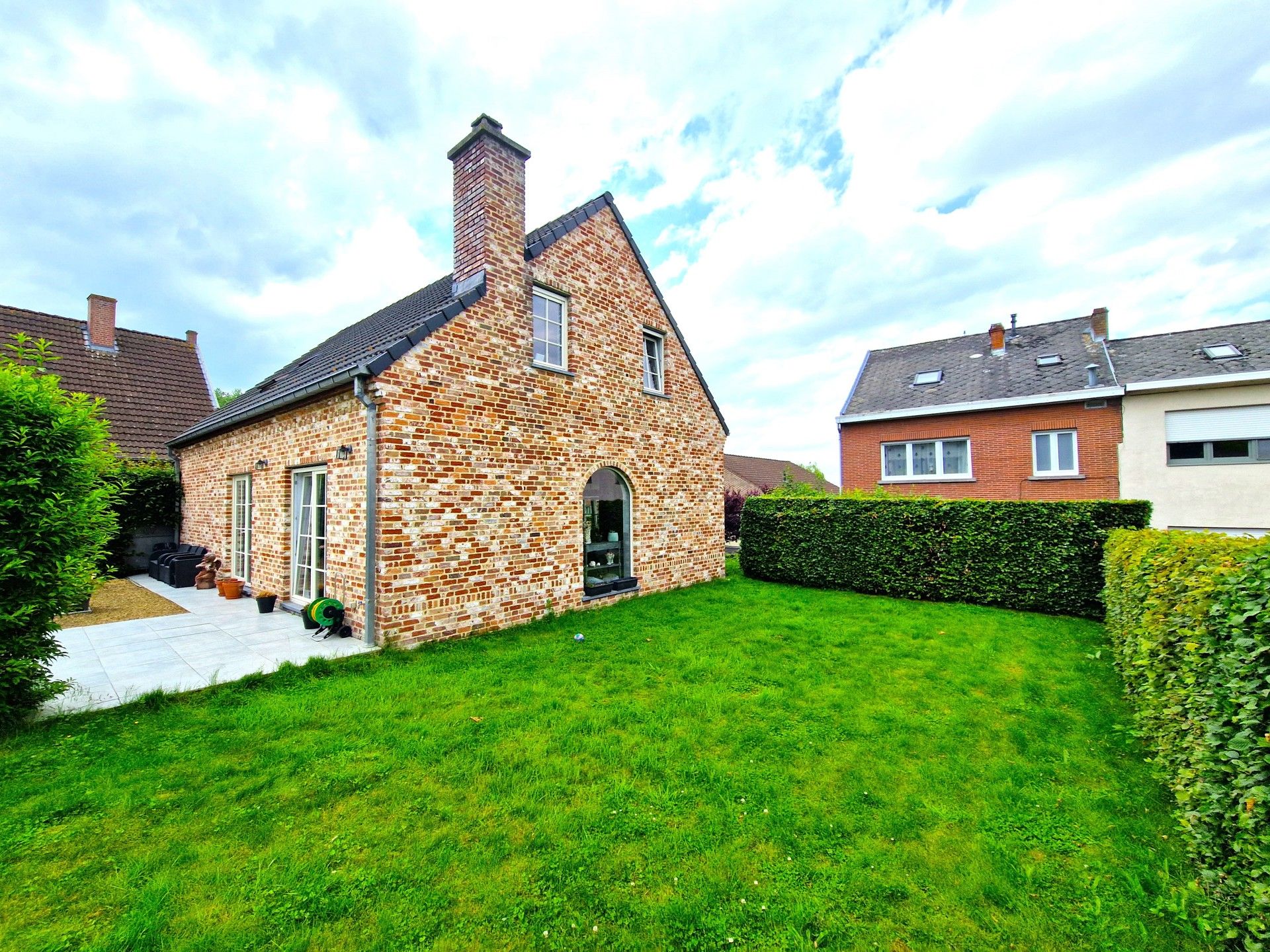 Villa in rustige straat met 3 slaapkamers en mooie tuin foto 5