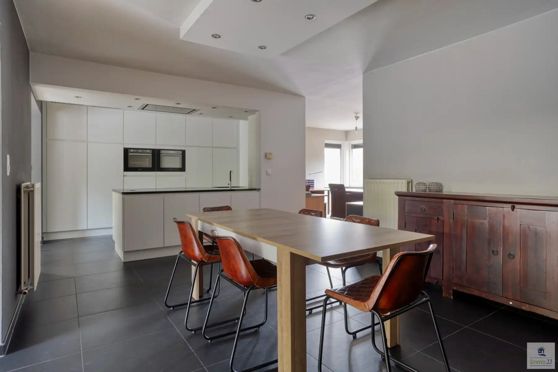 Halfopen bebouwing met zwembad foto 5