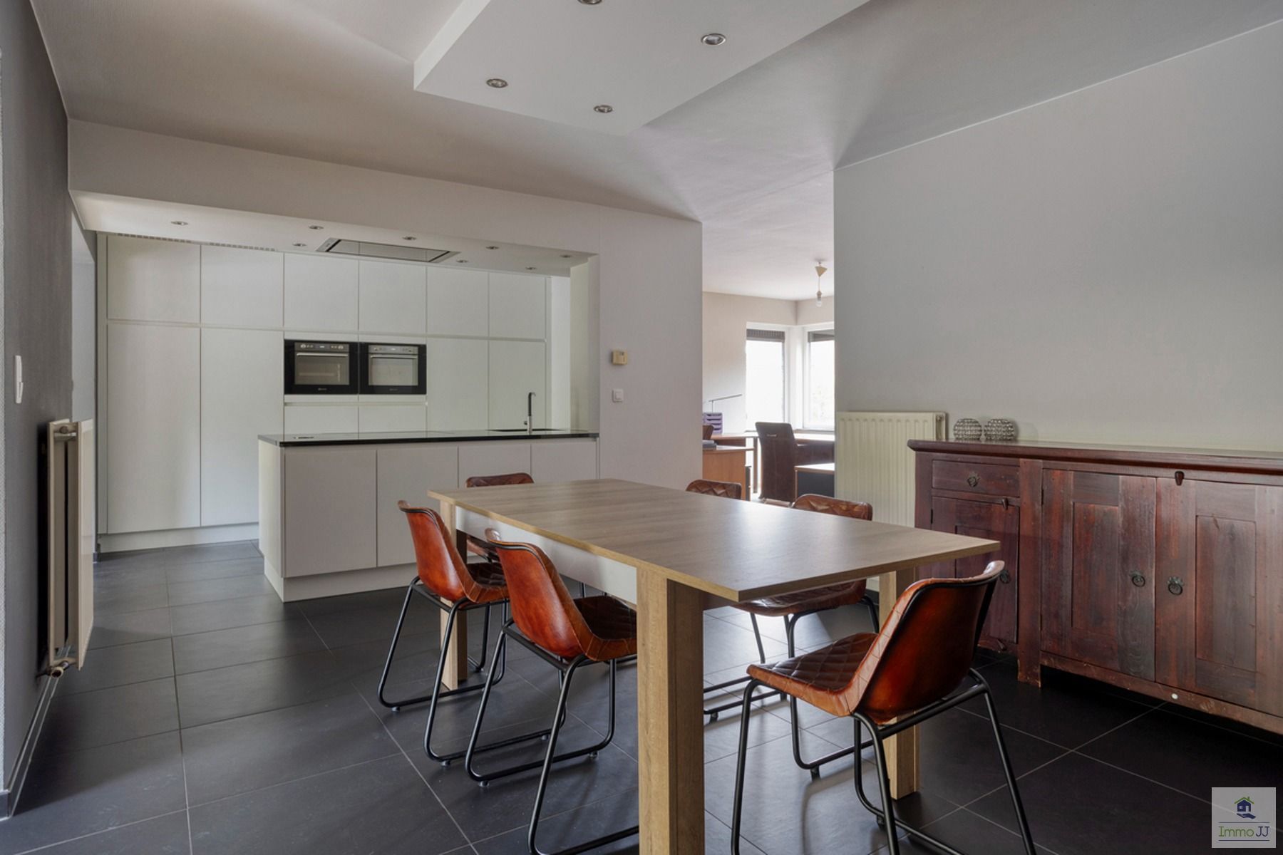 Halfopen bebouwing met zwembad foto 5