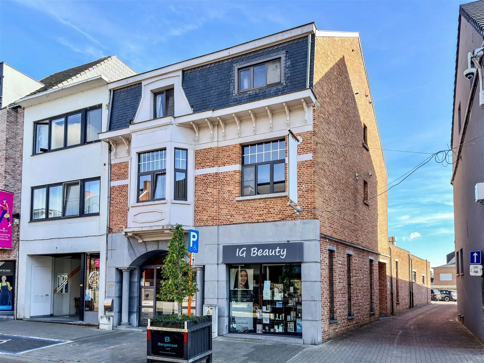 Handelsgelijkvloers, 3 appartementen en eigen parking!! foto 44