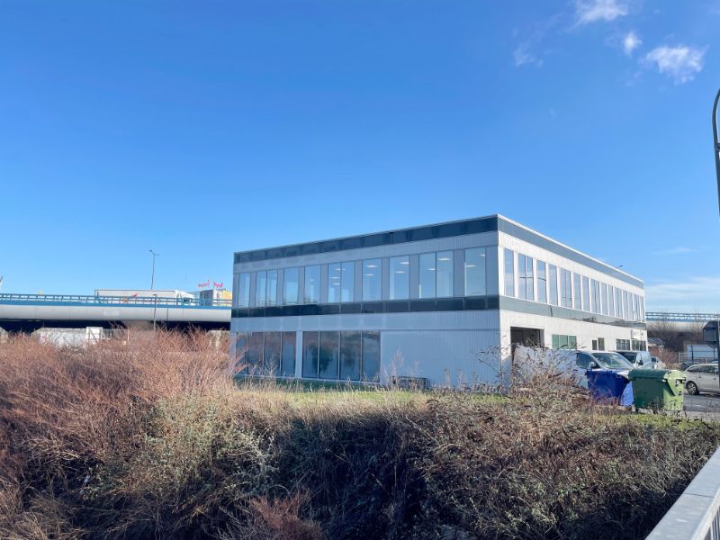 Nieuwbouw kantoorruimte vlakbij de ring te huur foto {{pictureIndex}}