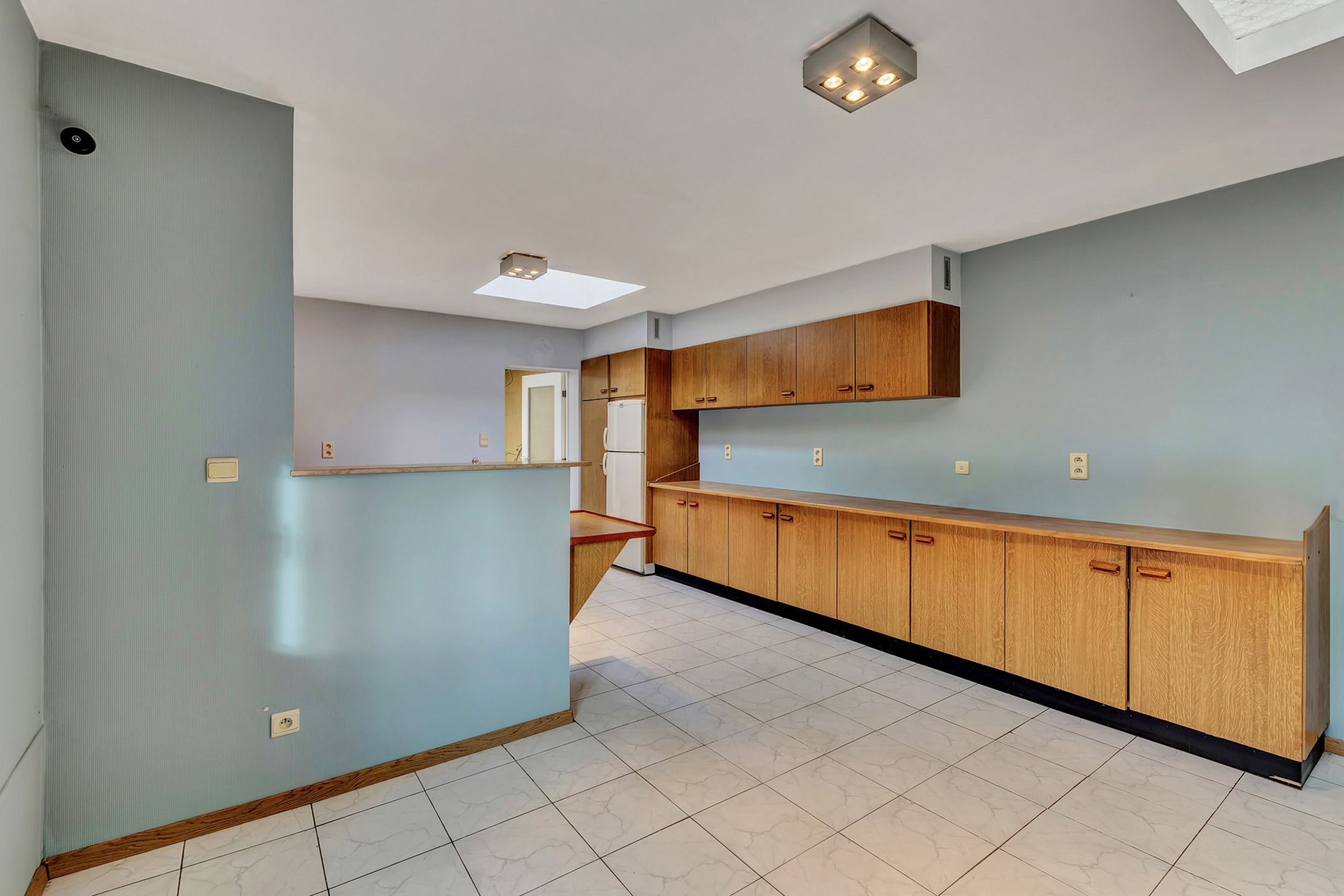 Ruime te renoveren woning op toplocatie foto 12