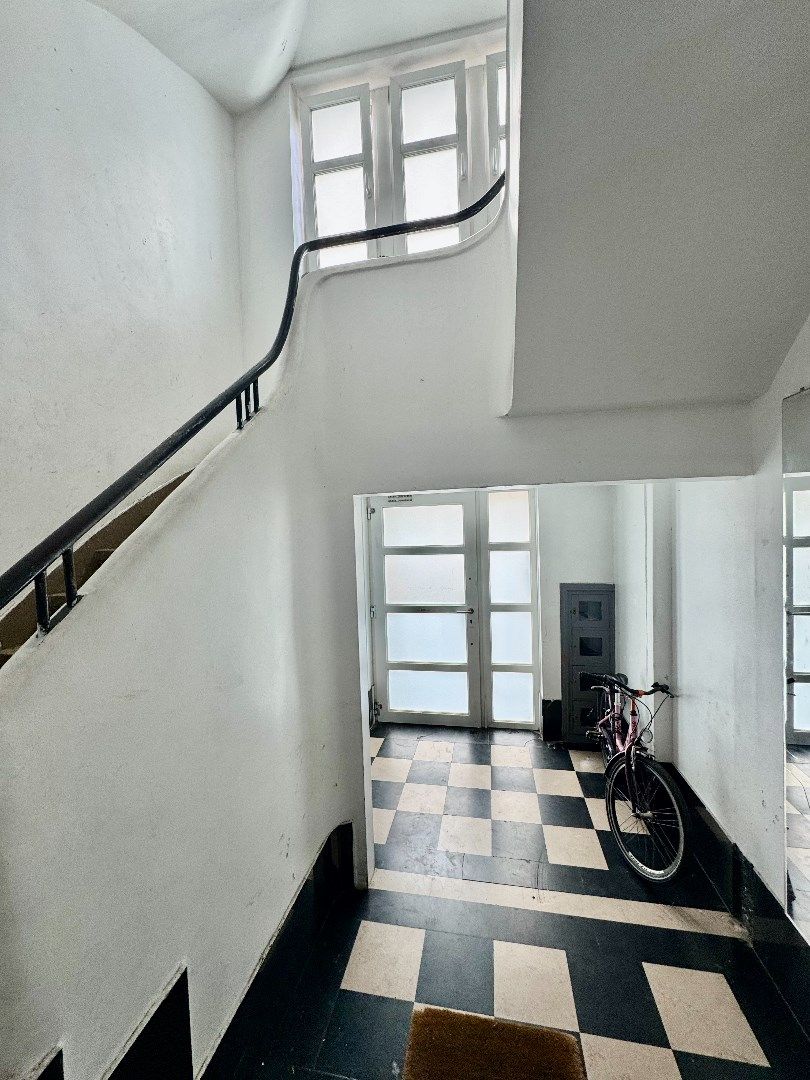 Licht en ruim 2-slaapkamerappartement te koop in Laken foto 2