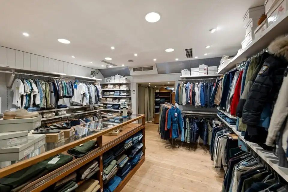 KNAP HANDELSPAND MET TWEE APART VERHUURDE APPARTEMENTEN IN HET CENTRUM VAN SINT-TRUIDEN foto 10