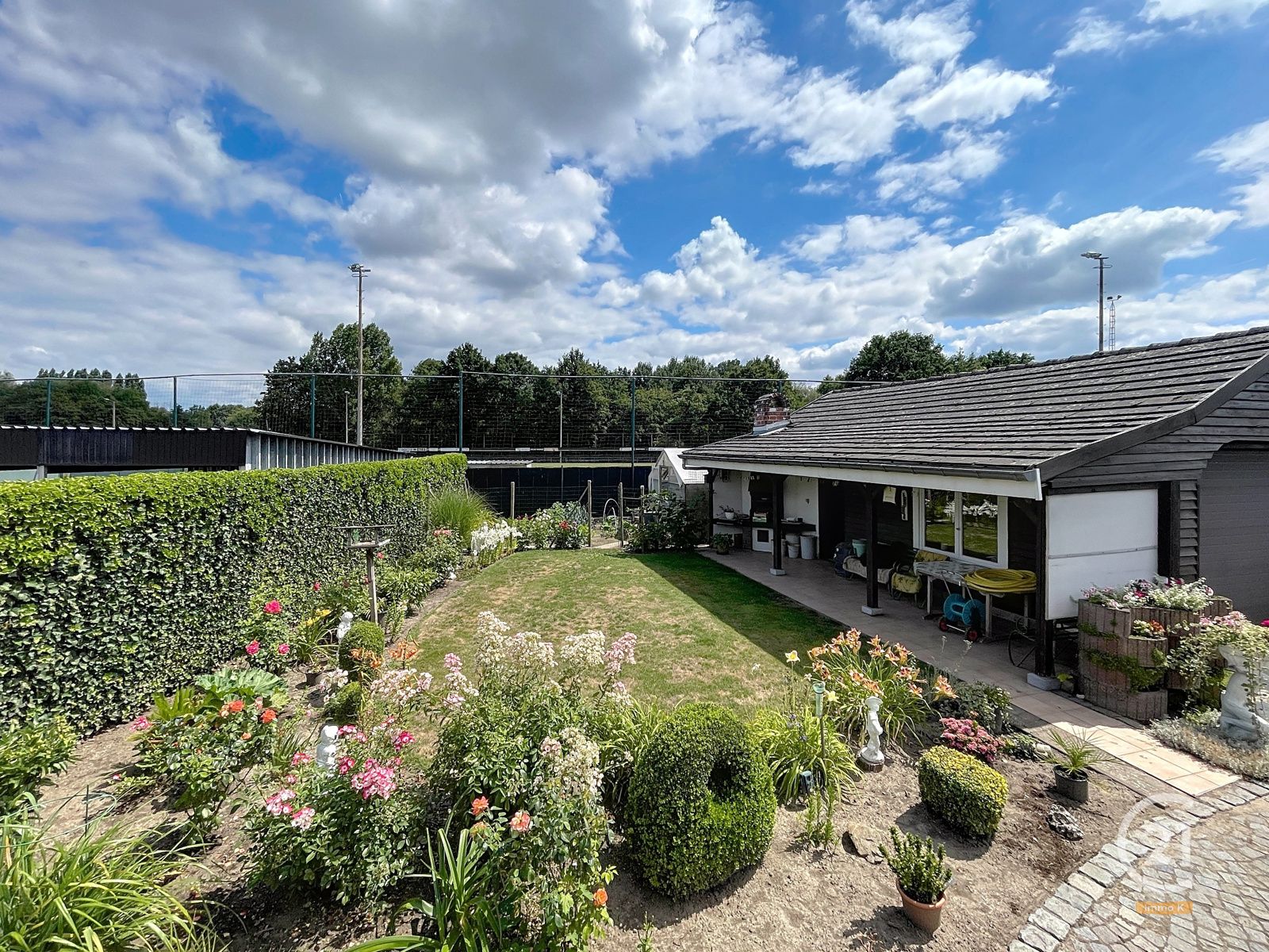 Degelijke en onderhouden gelijkvloerse woning met werkhuis foto 4