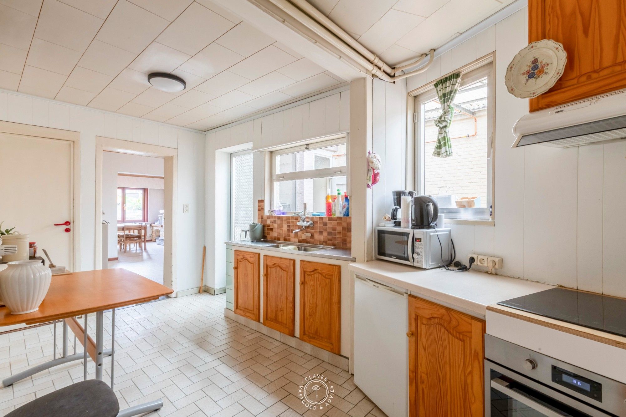 Ruime gezinswoning met fijne tuin en mogelijkheid tot vijf slaapkamers foto 6