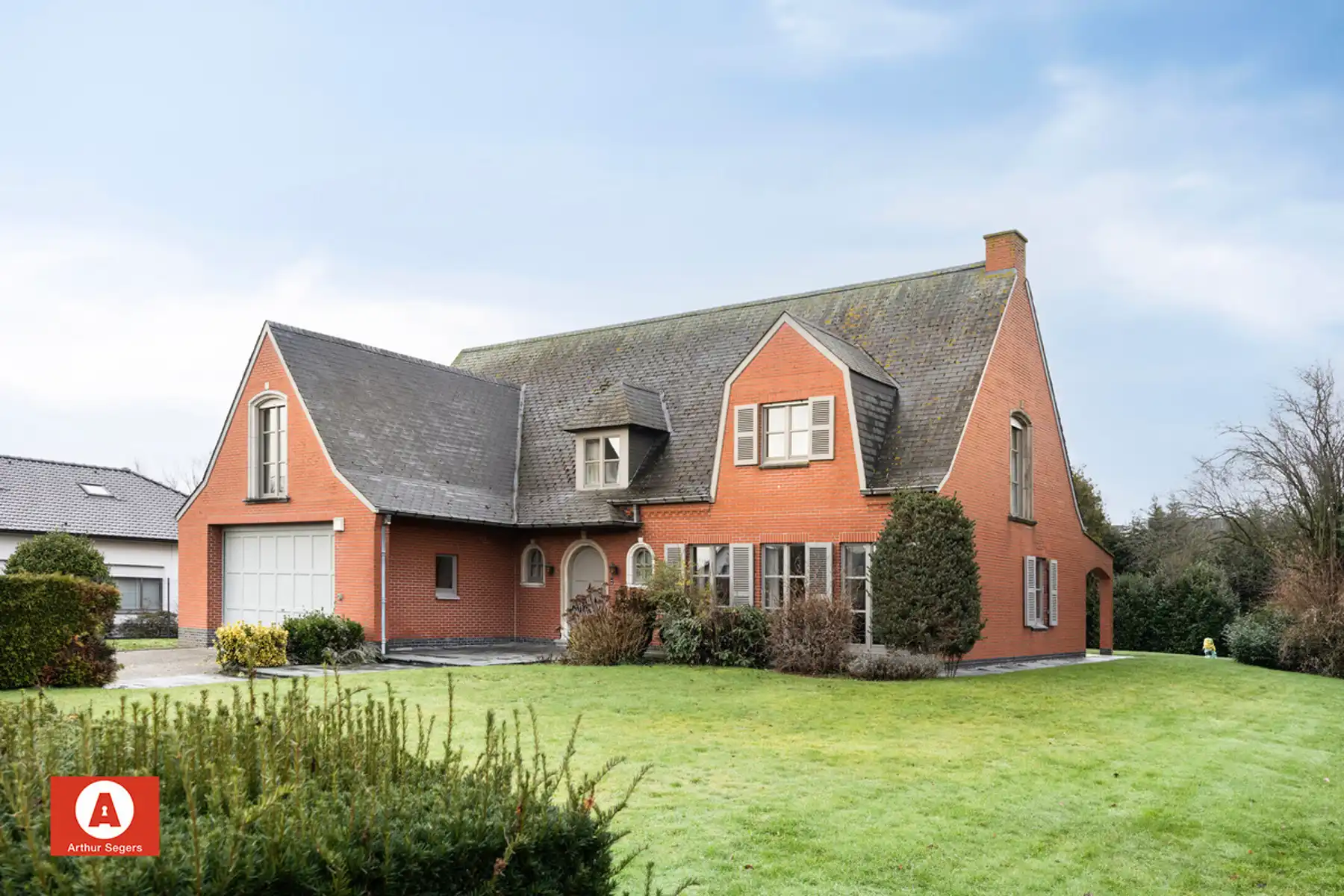 Hoofdfoto van de publicatie: Uitzonderlijk ruime en rustig gelegen villa op 17a 32ca