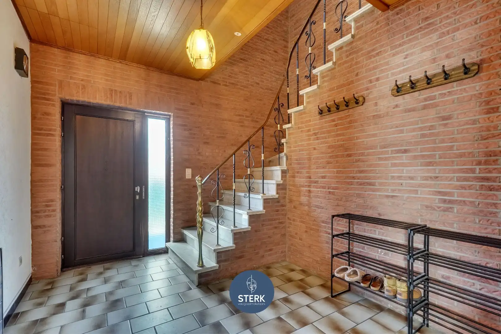 OP TE KNAPPEN GEZINSWONING (206 M²) MET VEEL POTENTIEEL TE LANAKEN !  foto 5