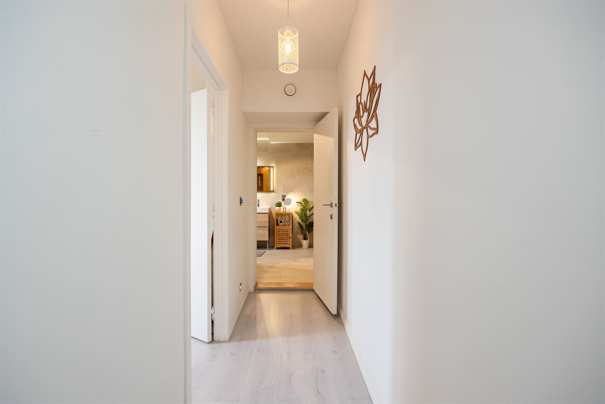 Instapklare, energiezuinige woning met ruime tuin en zwembad foto 12