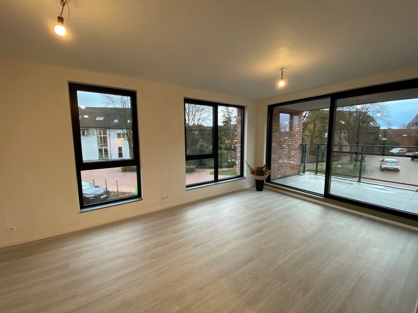 Splinternieuw, energiezuinig appartement in hartje Wuustwezel foto 2