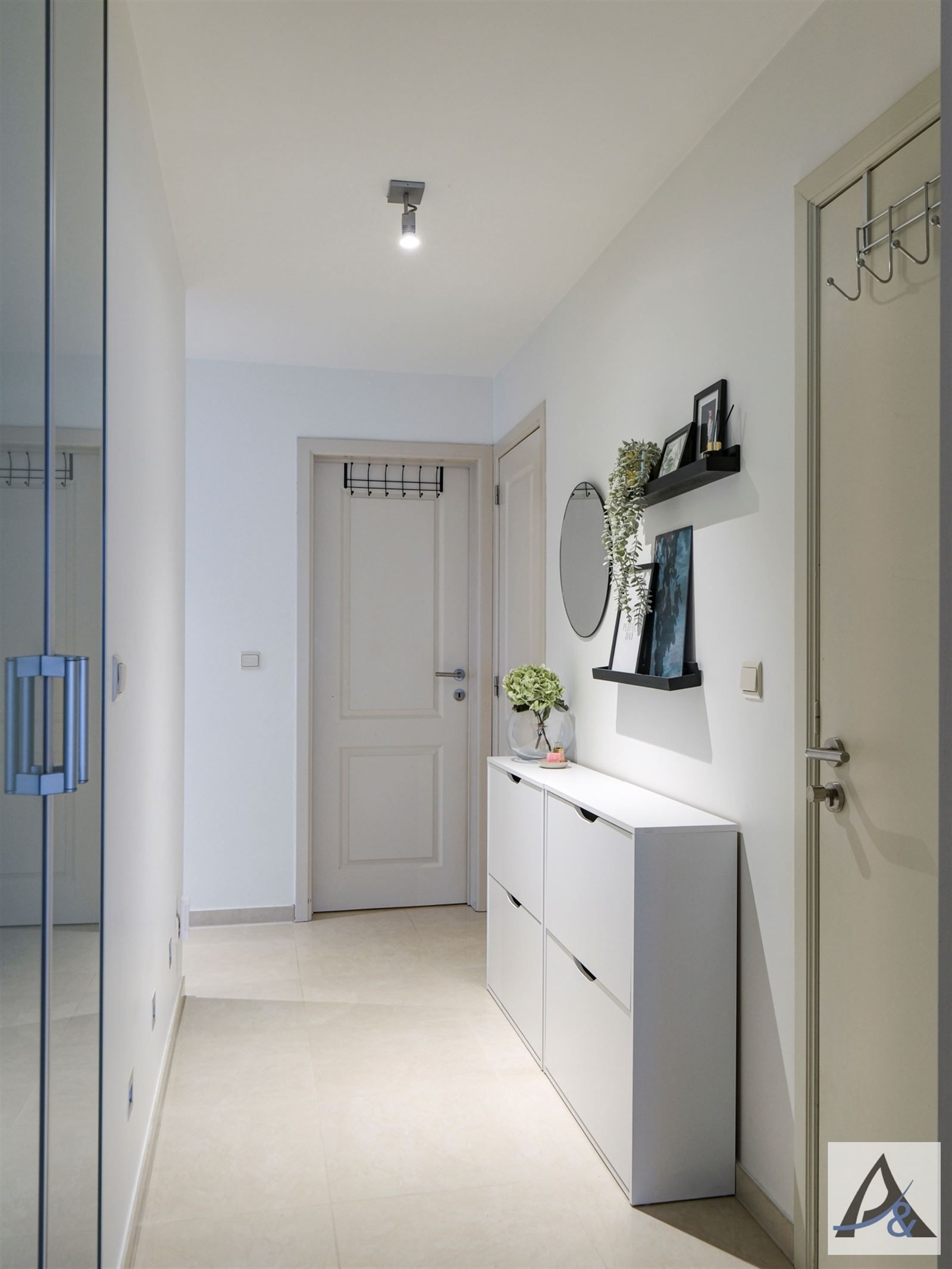 Ruim Gelijkvloers Appartement van 107 m² met twee autostaanplaatsen foto 12