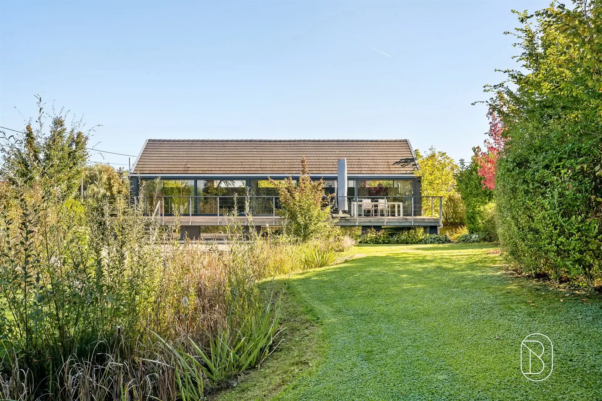 Rustig gelegen villa met 4 slpk en prachtig aangelegde tuin foto 5