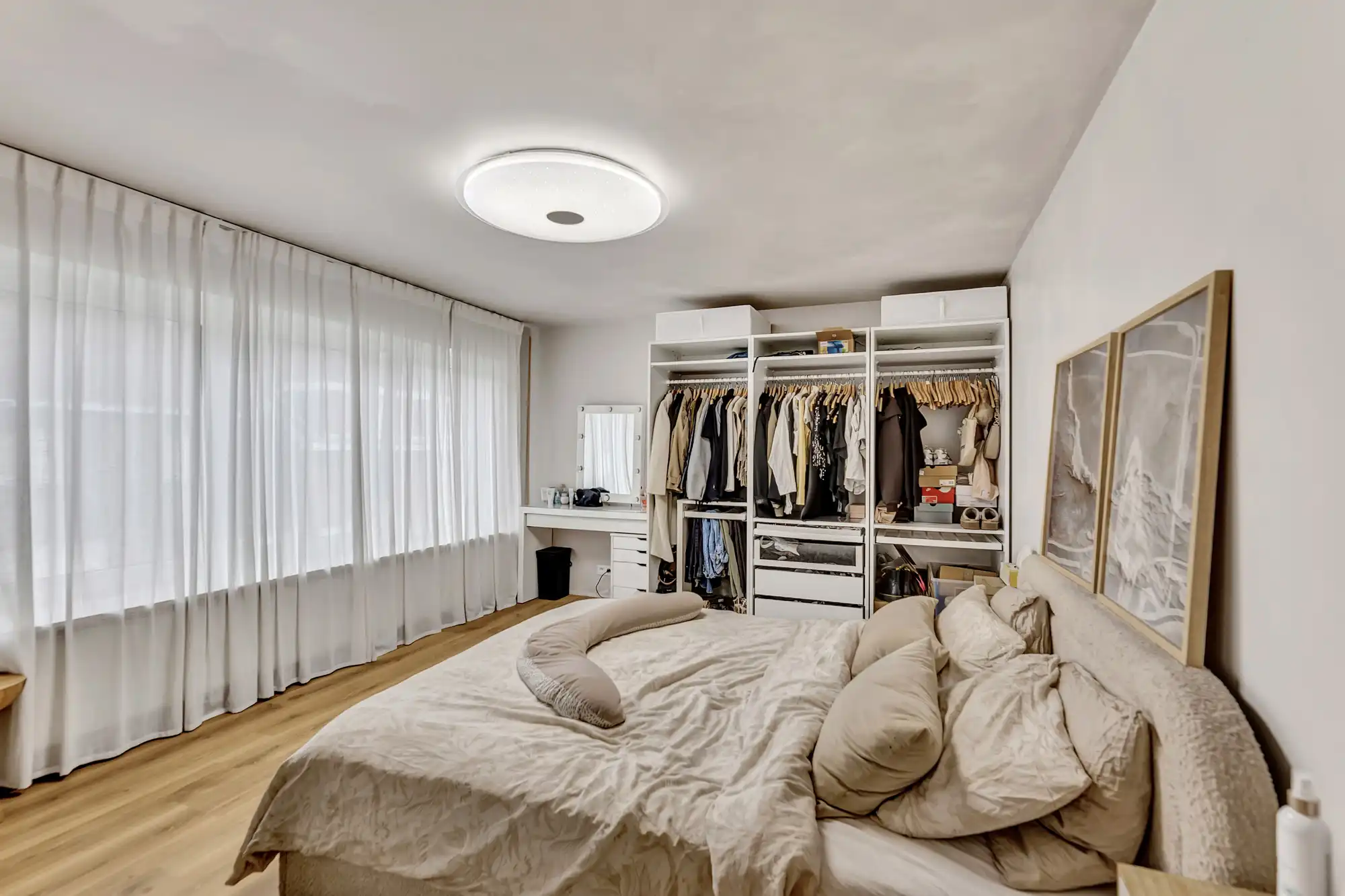 Instapklaar appartement met twee slaapkamers en garage foto 12