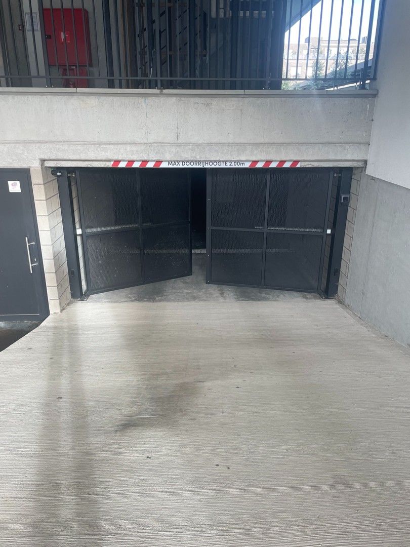 Gemeubelde studio met zonnebalkon en autostandplaats dichtbij foto 15