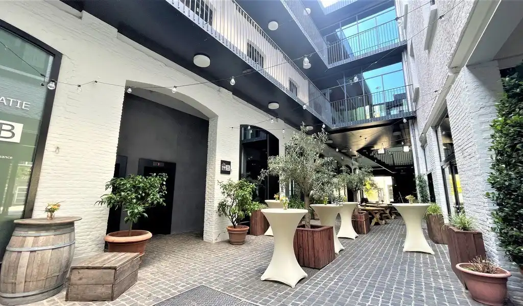 Kantoorruimte of showroom te huur in gerenoveerd pakhuis Valkeniersnatie in Antwerpen foto 20