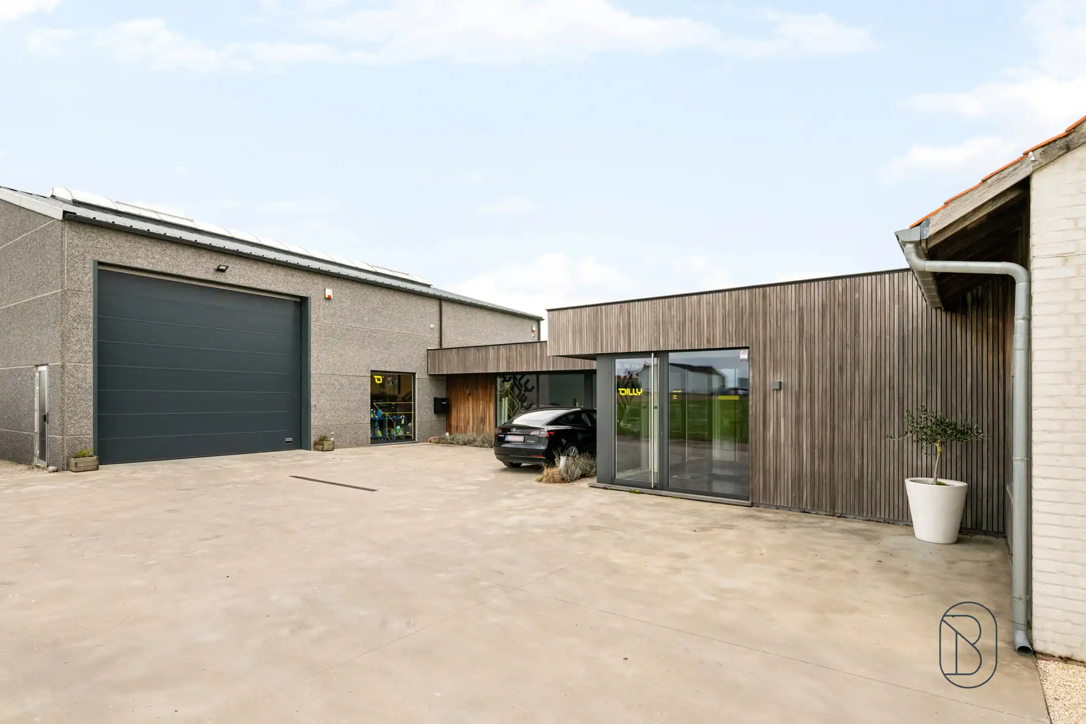 Unieke kans: prachtige woonst met zwembad + bedrijfsgebouw foto 6