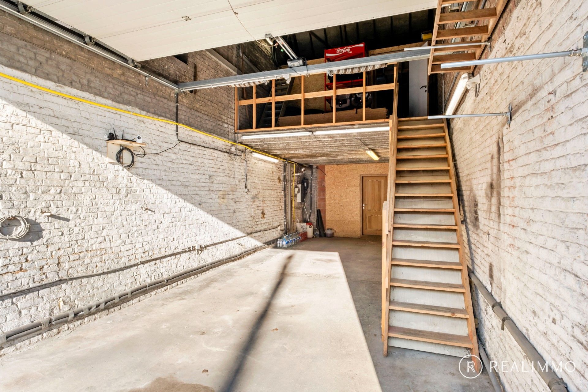 Verrassend ruime woning met 5 slaapkamers en garage foto 15
