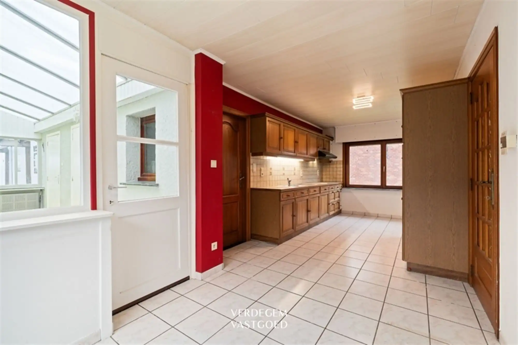 Vrijstaande woning met 2+1 slaapkamers, tuin en weidse zichten - te renoveren foto 6