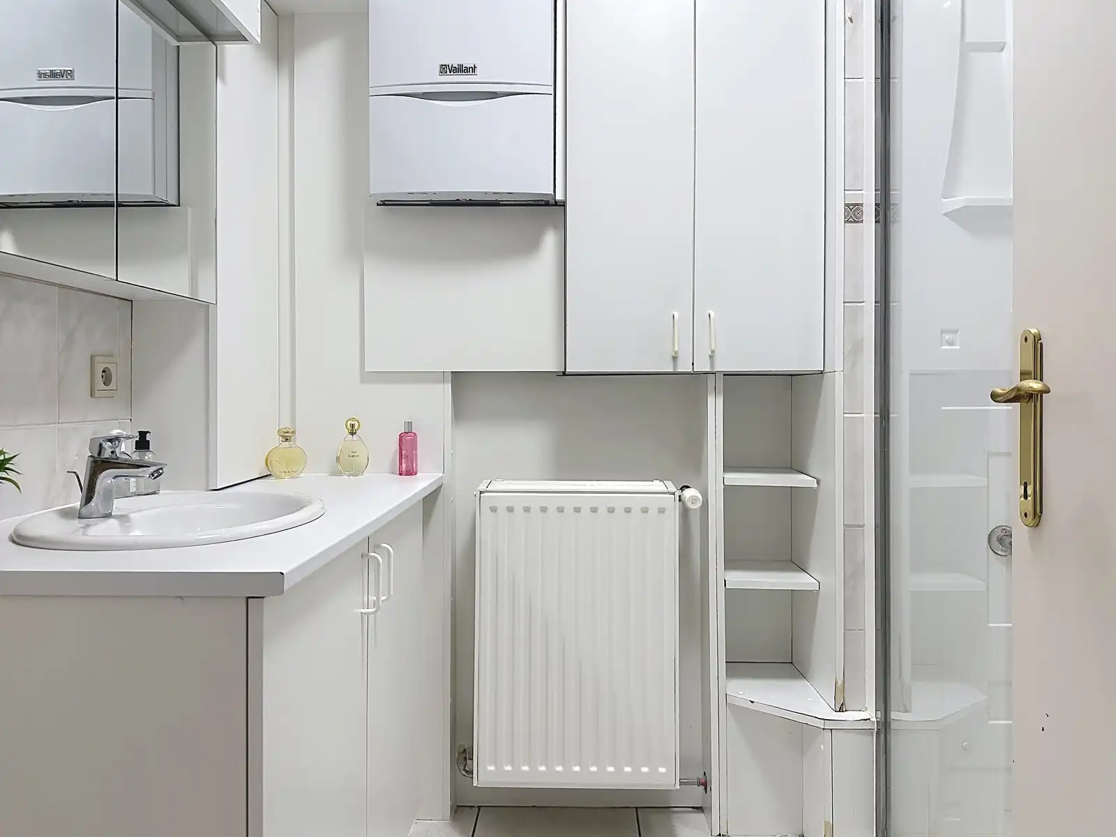 Gelijkvloers 2 slaapkamers appartement vlakbij centrum Aartselaar foto 12