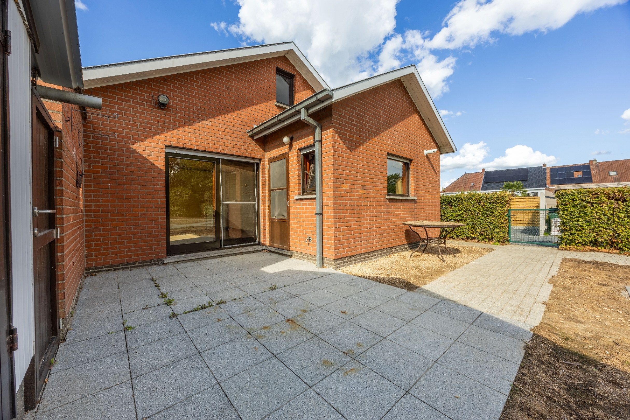 TRAPLOZE WONING MET ZONNIGE TUIN foto 17