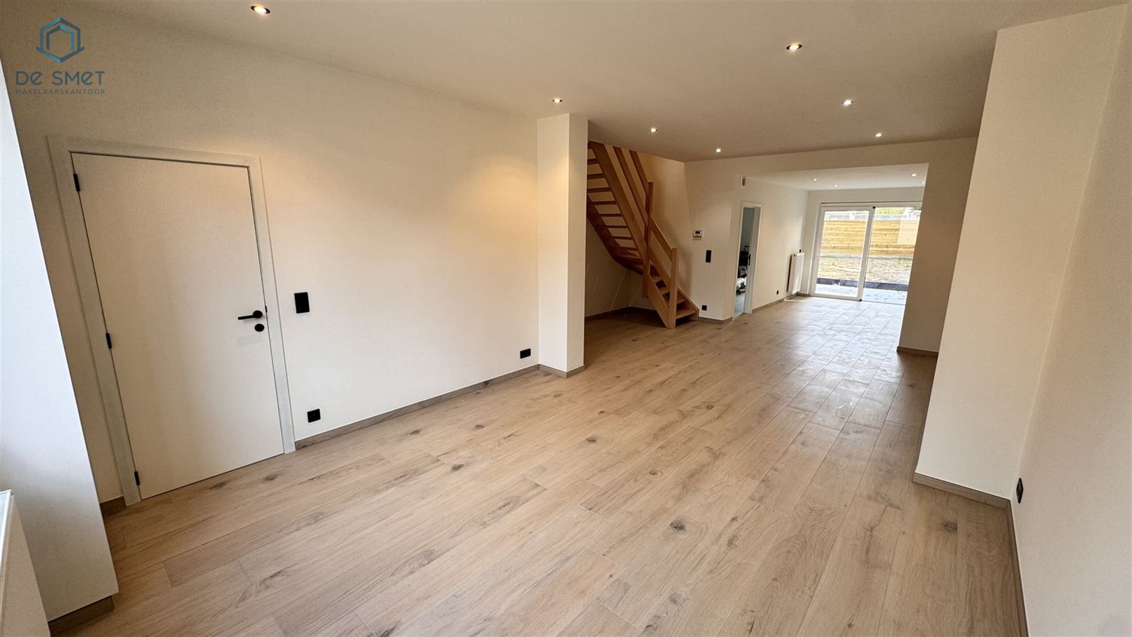GERENOVEERDE WONING MET 3 SLP EN TUINTJE TE ZANDBERGEN foto 3