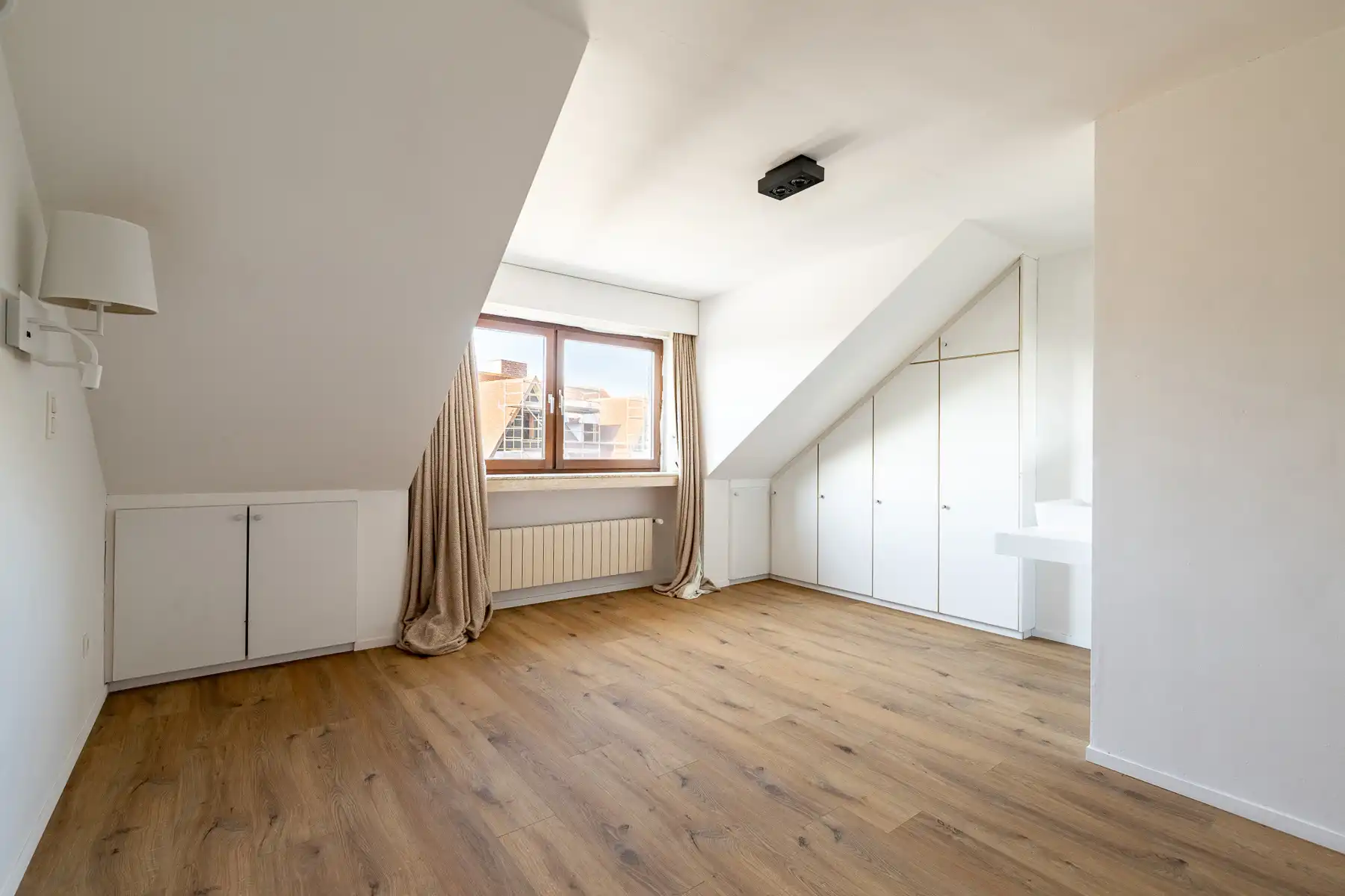 Pittoreske ongemeubelde woning met garage gelegen in Oud Knokke foto 18