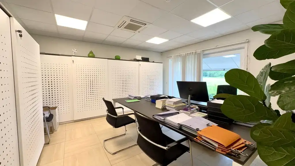 Gelijkvloers kantoor te huur op zichtlocatie langs N9 in Melle foto 5