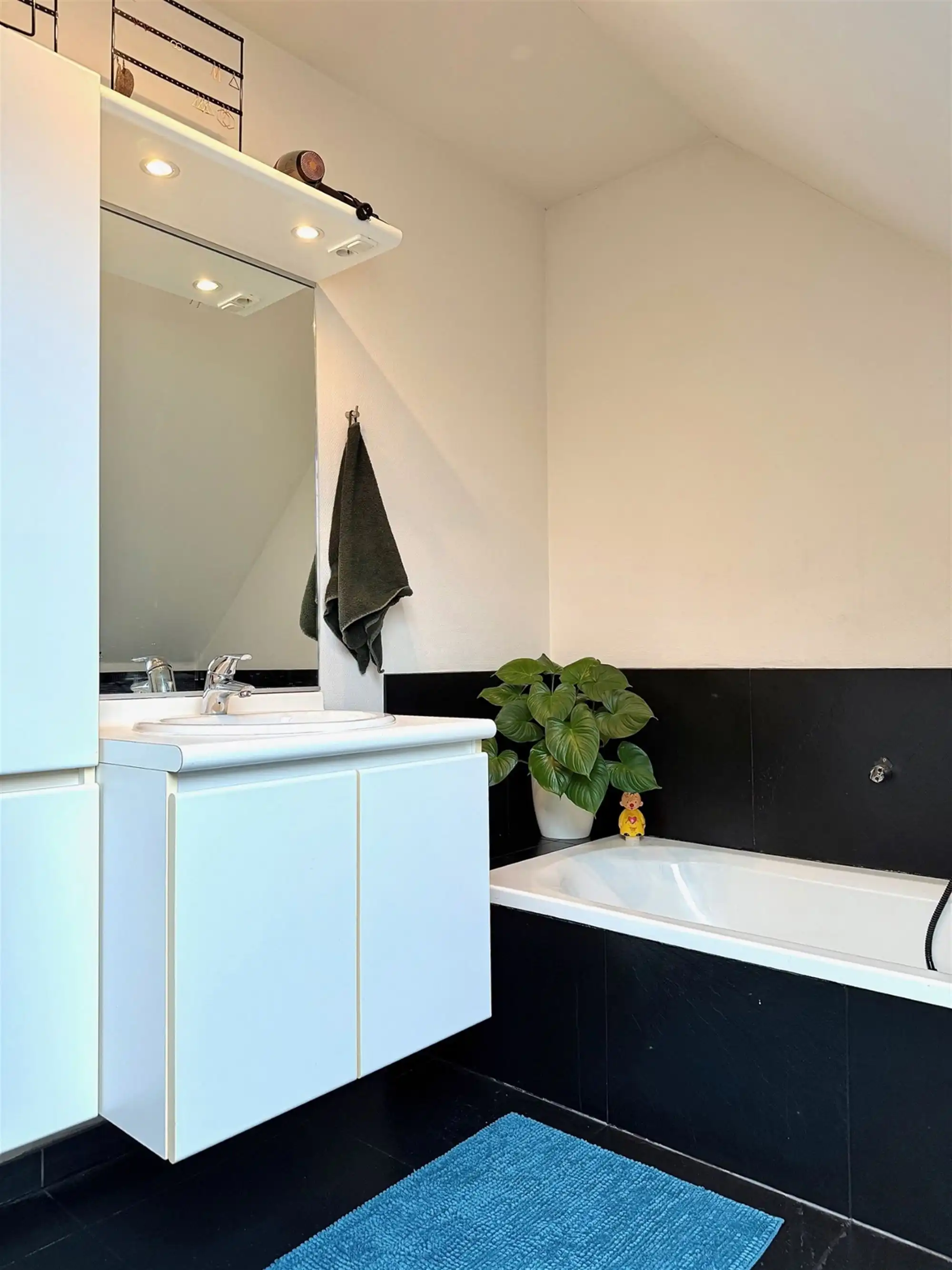 Ruim TRIPLEX-APPARTEMENT met 3 SLAAPKAMERS, 2 BADK'S & BINNENSTNPLTS foto 10