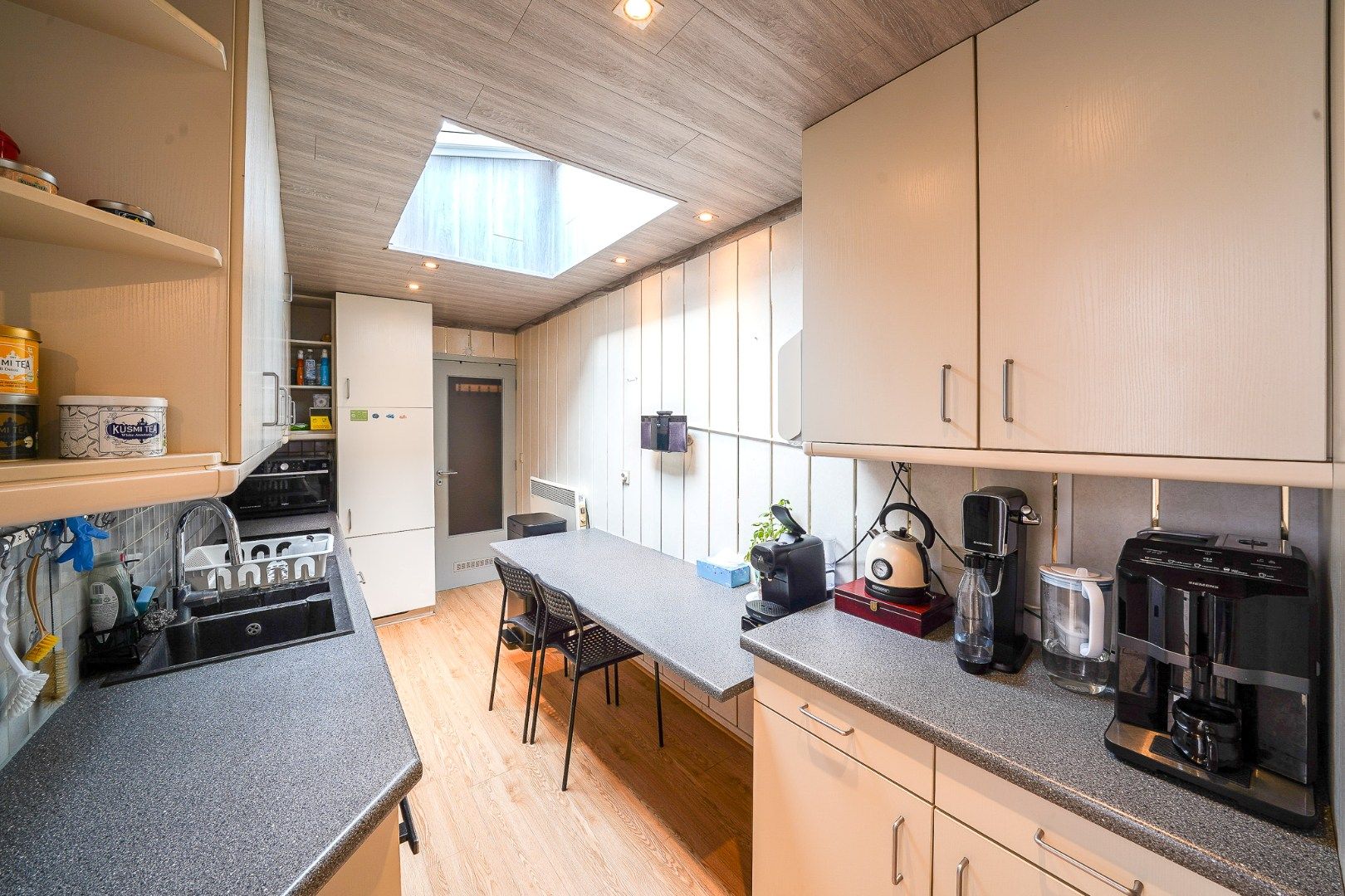 Gesloten woning met 2 slaapkamers en gezellige stadstuin foto 3