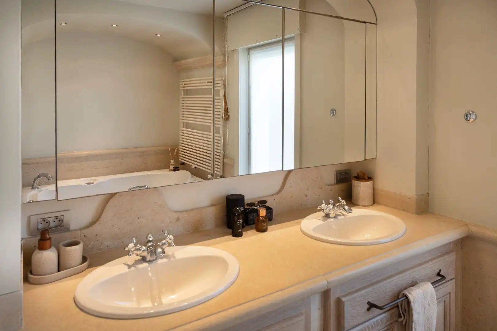 Klassevolle gelijkvloerse villa gelegen op Hoog Kortrijk. foto 10