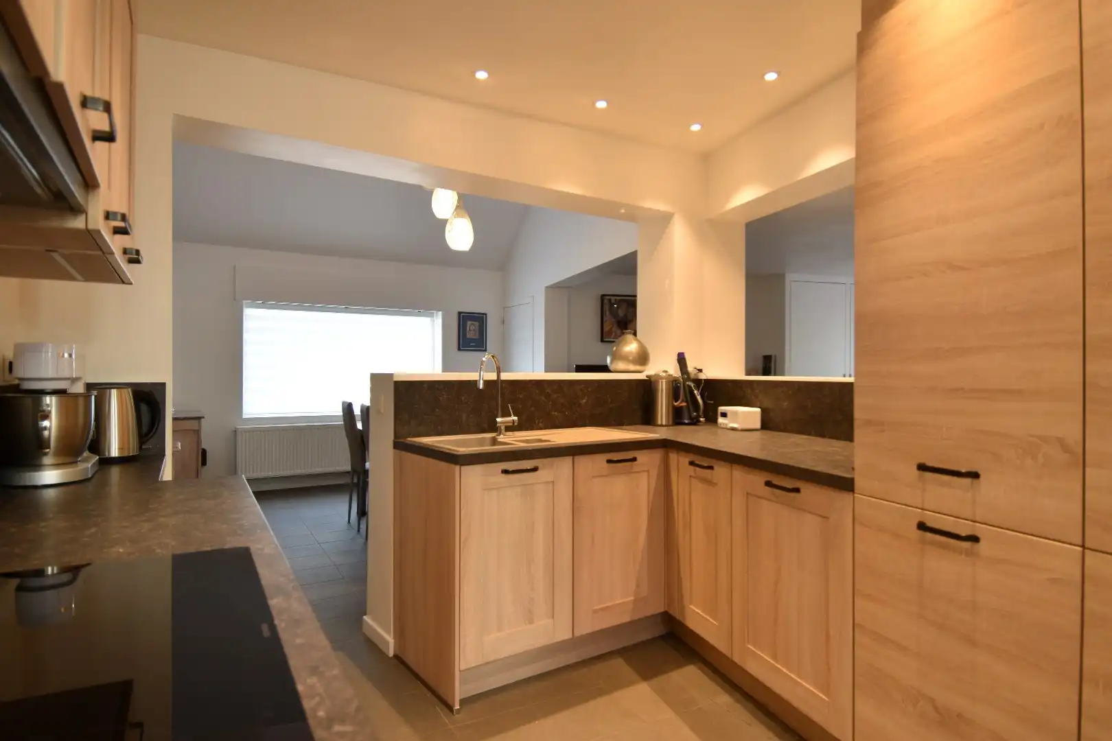 Halfopen bebouwing met 2 slaapkamers, garage en gezellig zonneterras te koop in Bellegem foto 7