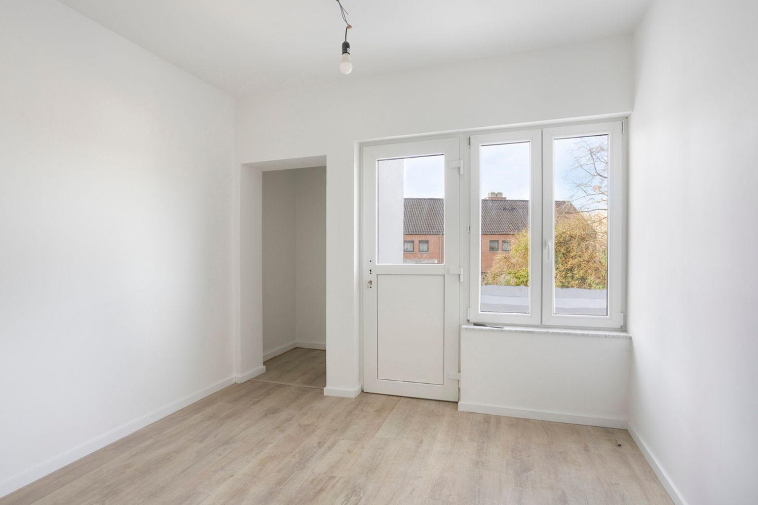 Volledig gerenoveerde gesloten bebouwing te Drogenbos foto 14