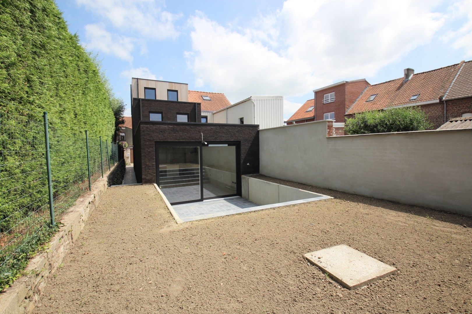 HALFOPEN WONING (bj 2021) MET 3 SLPKS, TUIN EN GARAGE IN HET CENTRUM foto 21