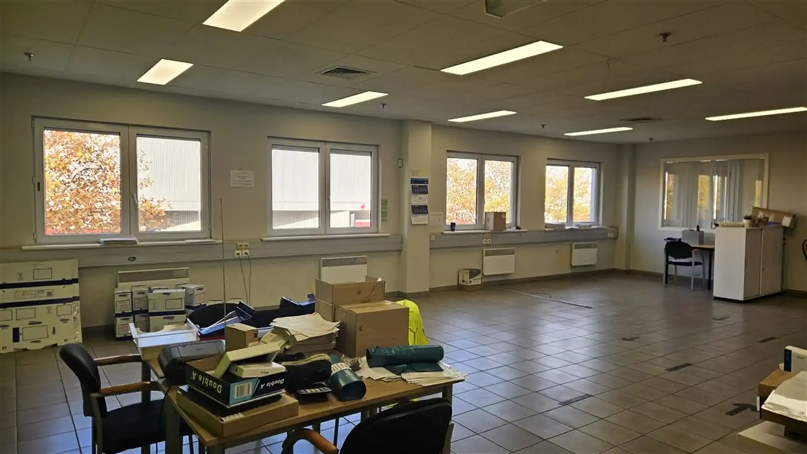 Logistieke units met kantoren foto 16