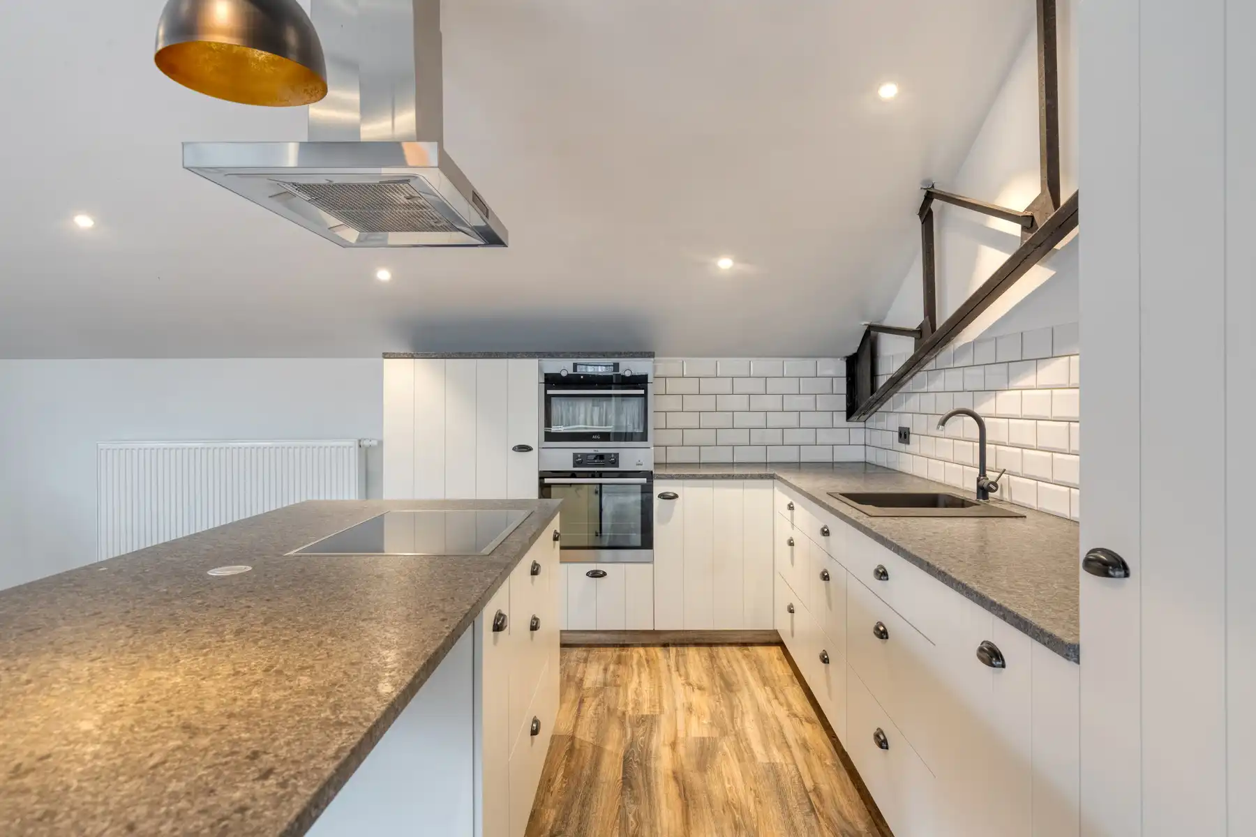 Recent vernieuwde loods met bovenliggend luxe appartement ! foto 23