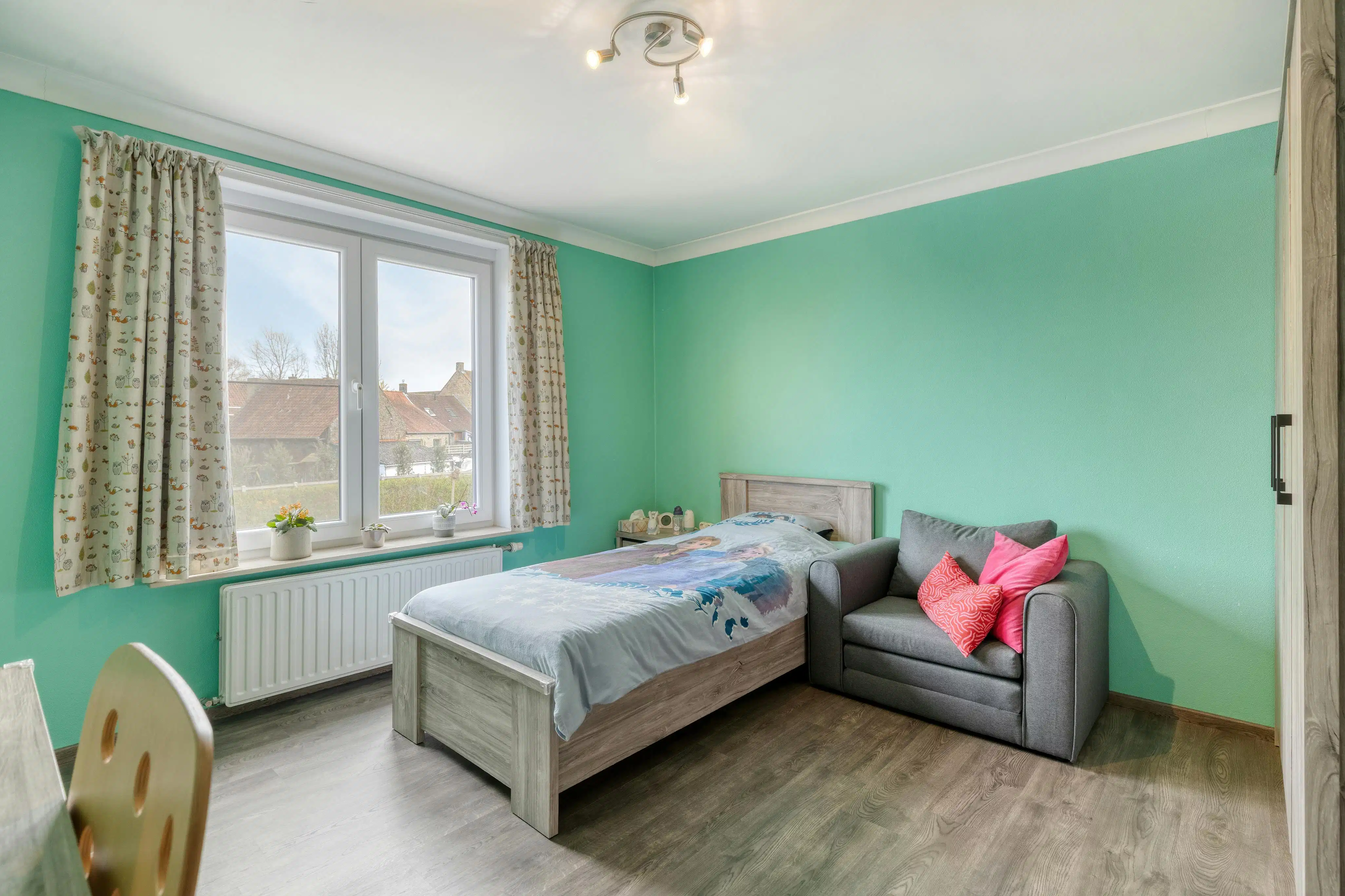 Gerenoveerde woning met 4 slaapkamers, tuin en garage. foto 7