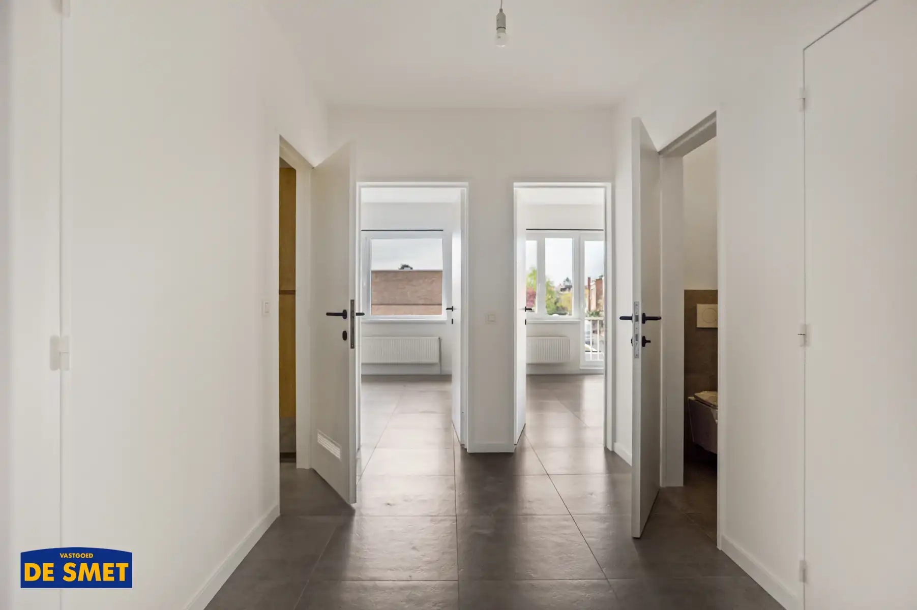 Volledig vernieuwd én geschilderd appartement in het centrum foto 8