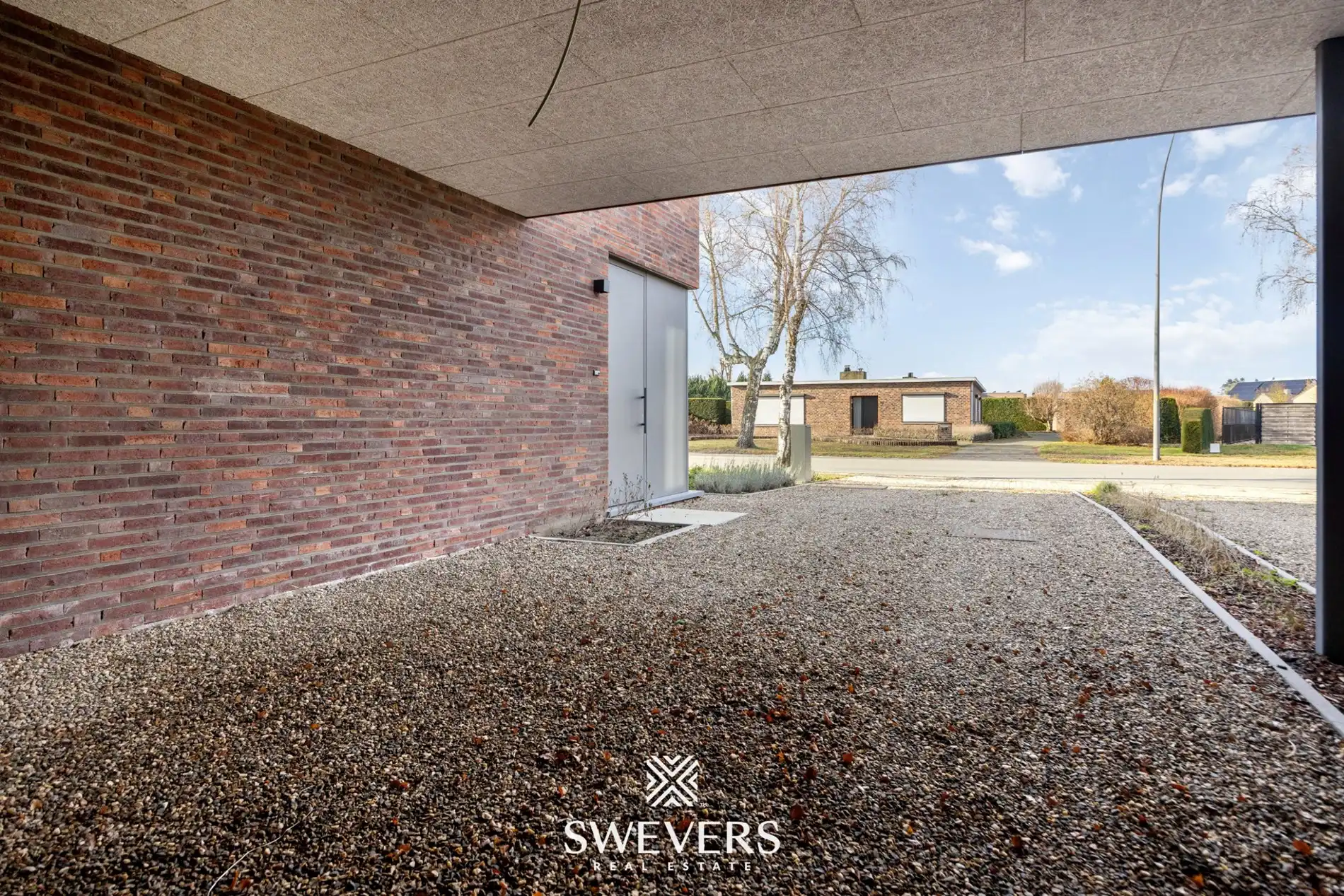 Moderne woning met open leefruimte en tuin foto 31