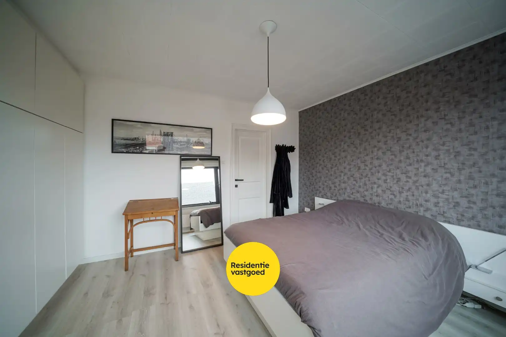 Ruime bel-étage woning met tuin en garage op rustige ligging te Bredene foto 19