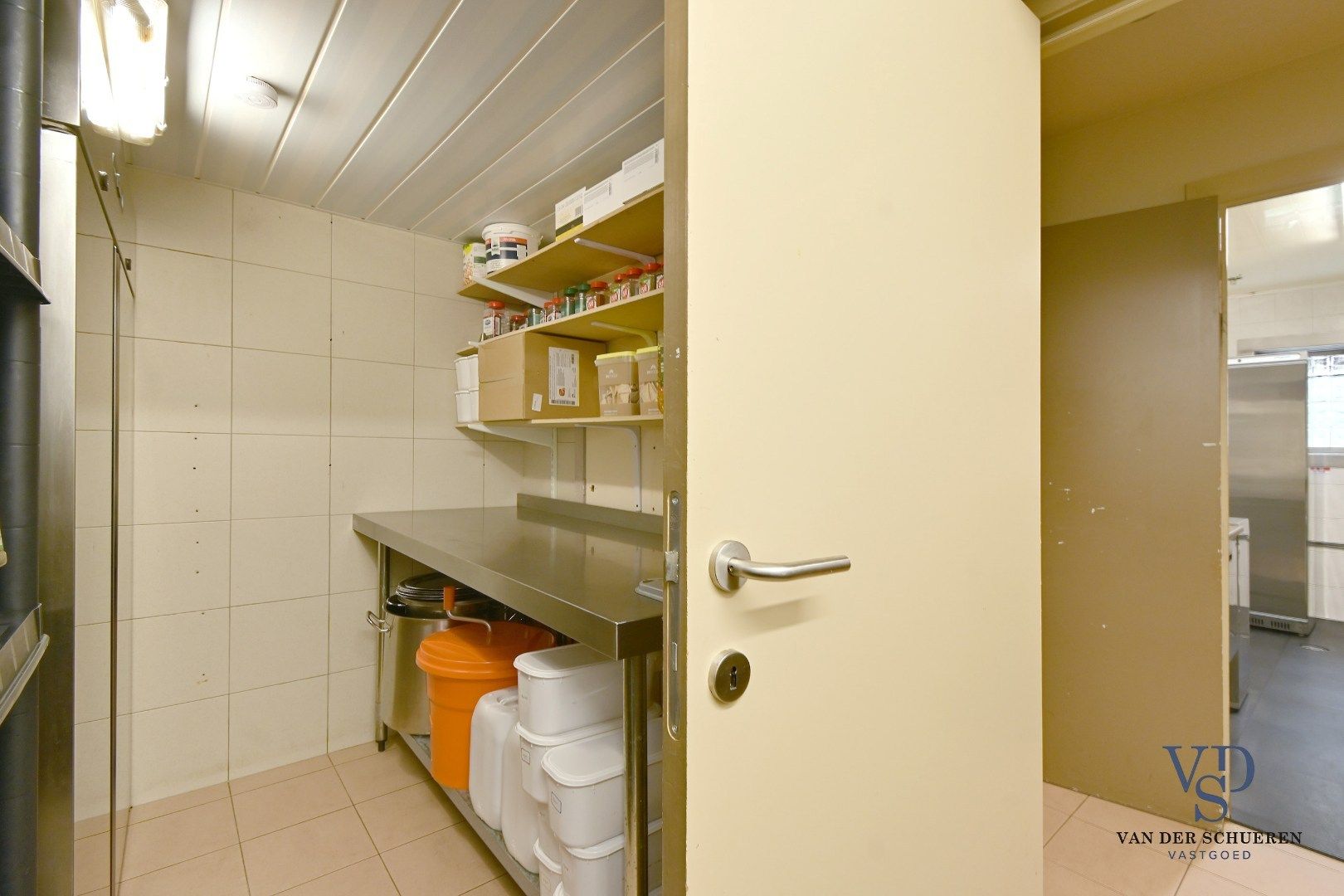 Handelspand (>300 m²) en 2 appartementen. foto 15