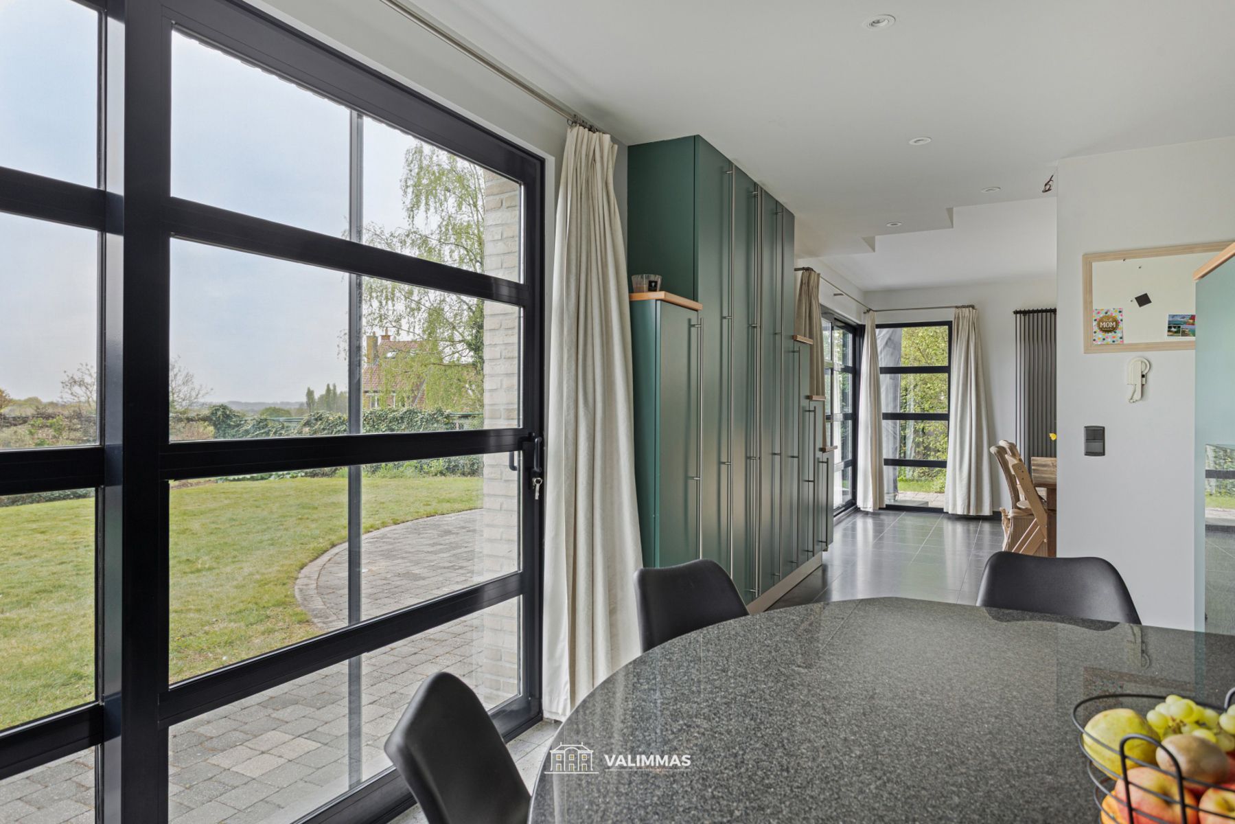 Ruime en luxueuze villa met dubbele garage en mooie tuin... foto 16