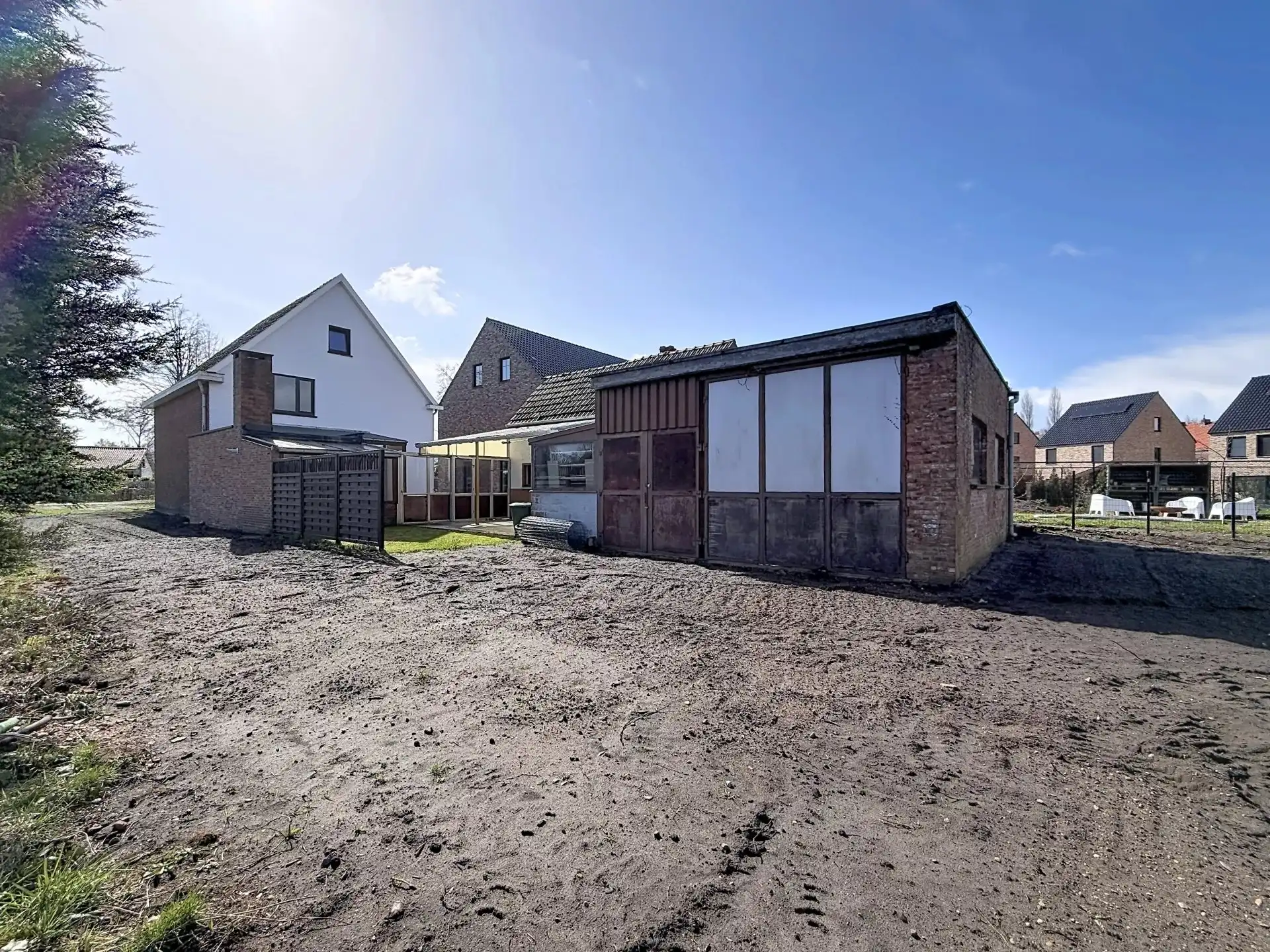 Zeer ruime en verzorgde woning met 5 slaapkamers en 2 badkamers op een groot perceel foto 49