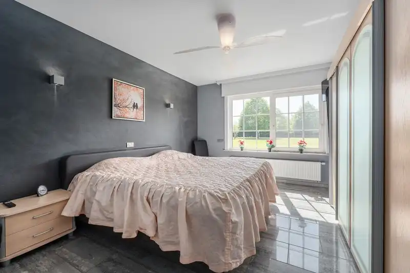 Uitzonderlijke villa-landhuis met bijgebouwen op een prachtig domein. foto 15