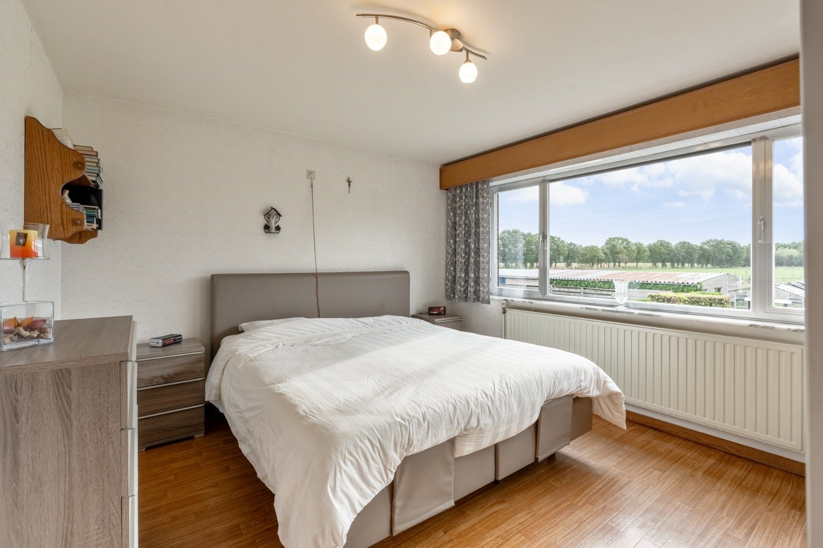 Goed onderhouden split-levelgezinswoning met paardenstallen op een riant perceel van maar liefst 68a79ca!  foto 13