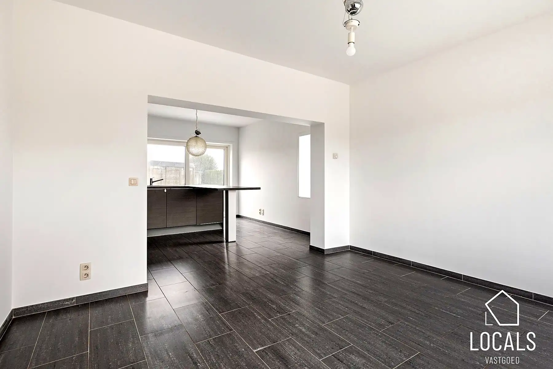 Instapklare gezinswoning met 4 slaapkamers en tuin foto 4