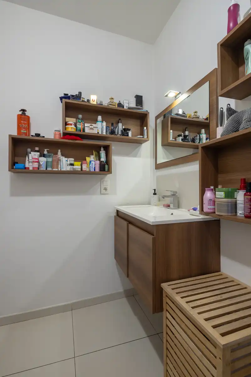 Gerenoveerd appartement met 2 slaapkamers foto 16