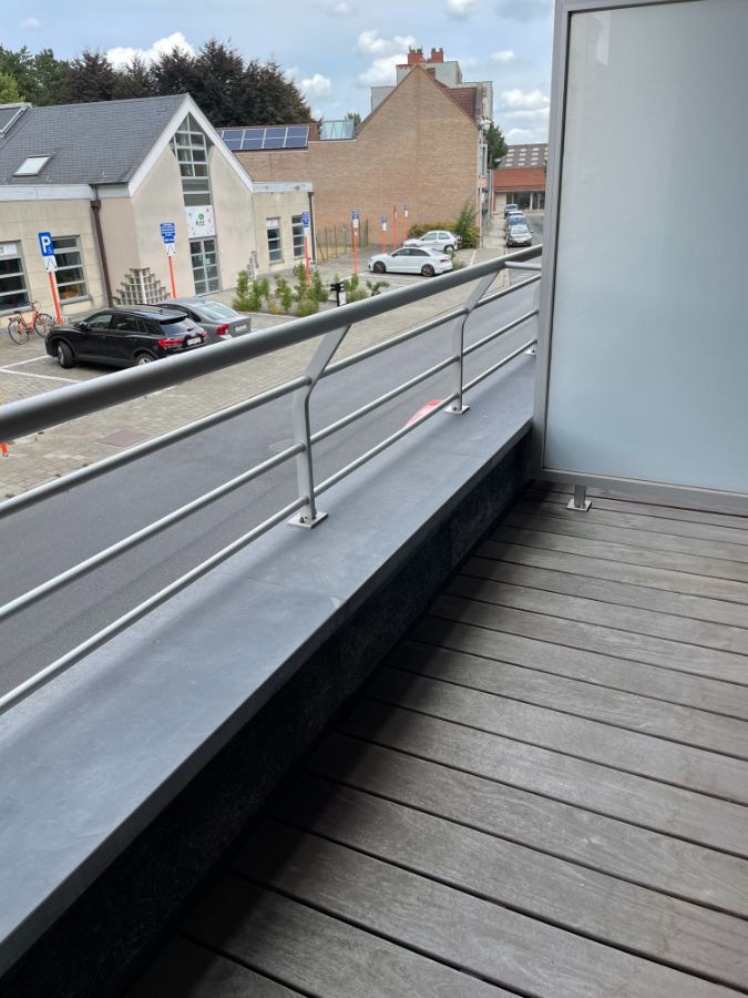 ruim instapklaar twee slaapkamer appartement met groot zongericht terras & gelijkvloerse garage foto 17