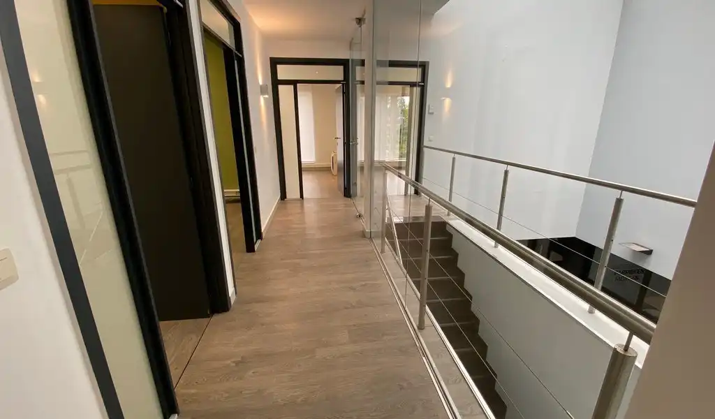 Kantoren te koop in opbrengsteigendom aan klaverblad in Gent foto 24