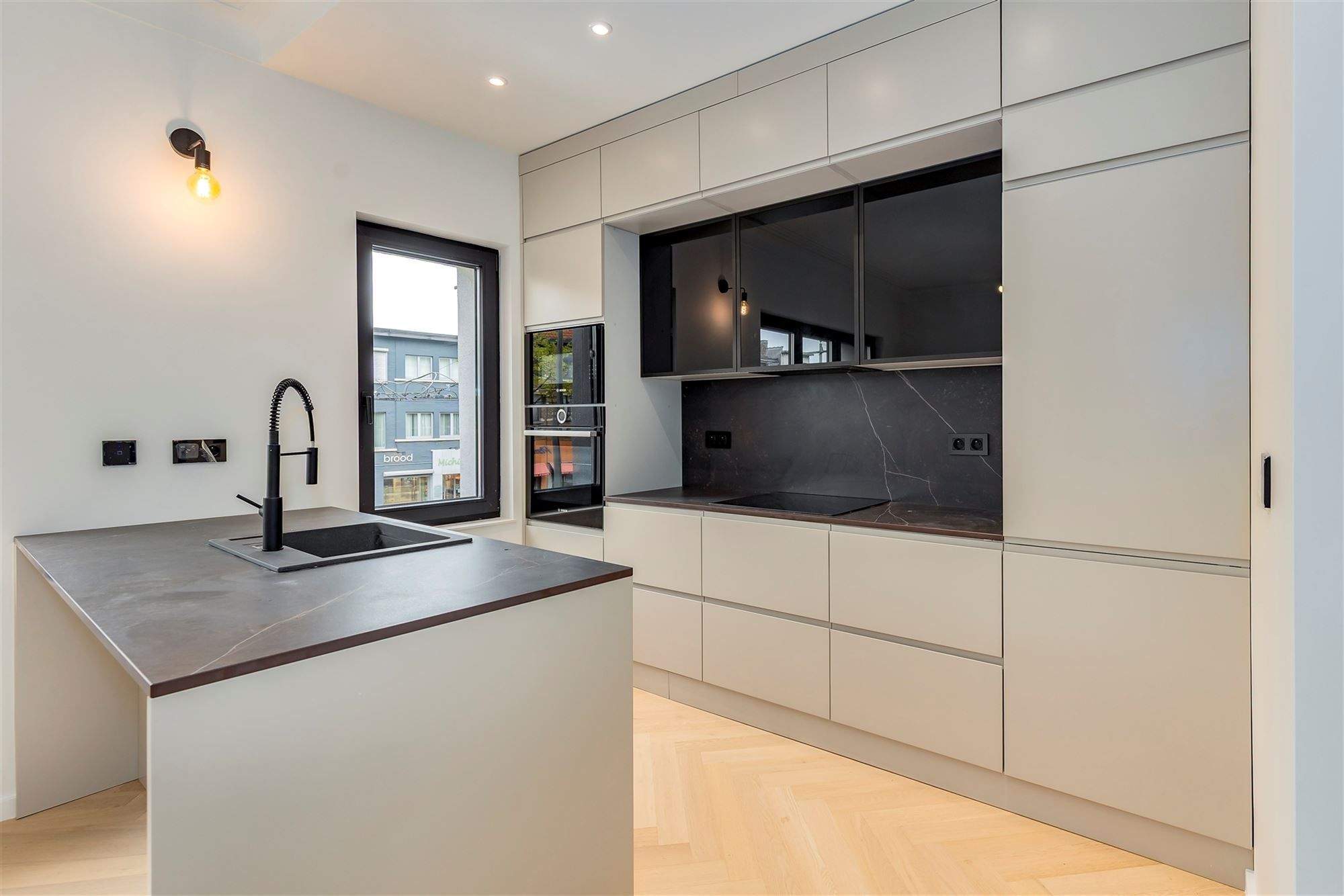Super-de-luxe gerenoveerd appartement te Mortsel - 2 slk + 2 badk foto 7