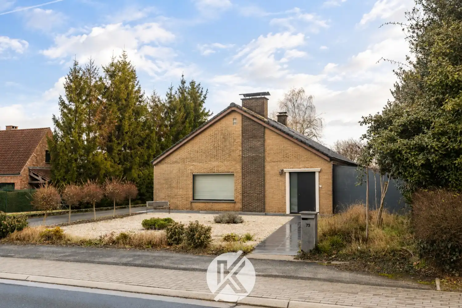 Ruime woning met uitzicht op omliggend landschap foto 14